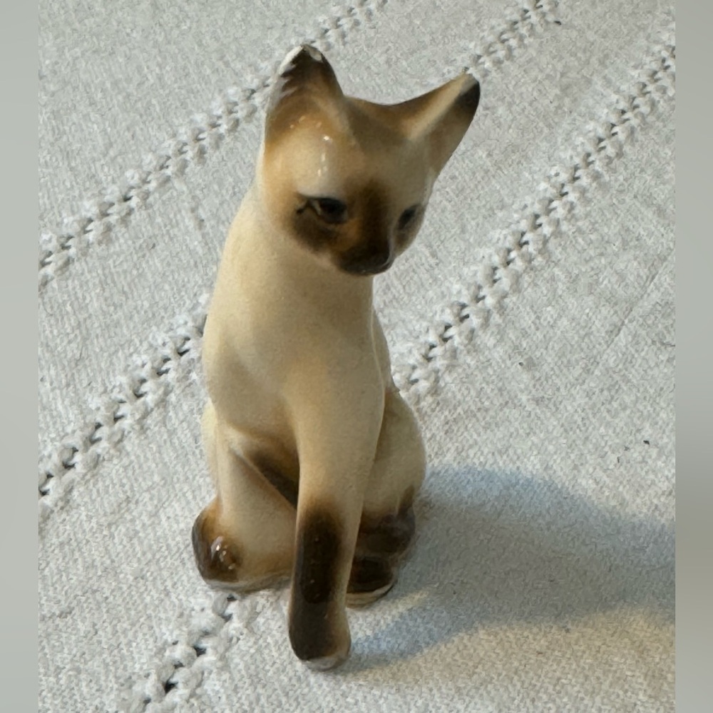 Siamese cat figurine vintage porcelain or China
